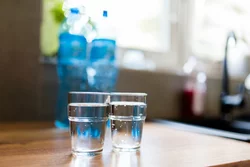 Wie filtert man Fluorid aus Trinkwasser
